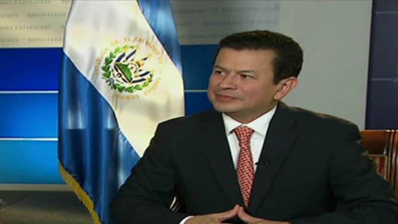 CNNE 240752 - 151218231532-cnnee-conclu-intvw-hugo-martinez-el-salvador-cubans-costa-rica-crisis-00002011-exlarge-169