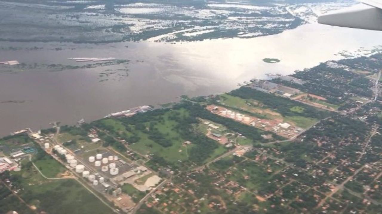 CNNE 241740 - 151223132608-cnnee-pkg-laje-paraguay-floods-00001814-story-top