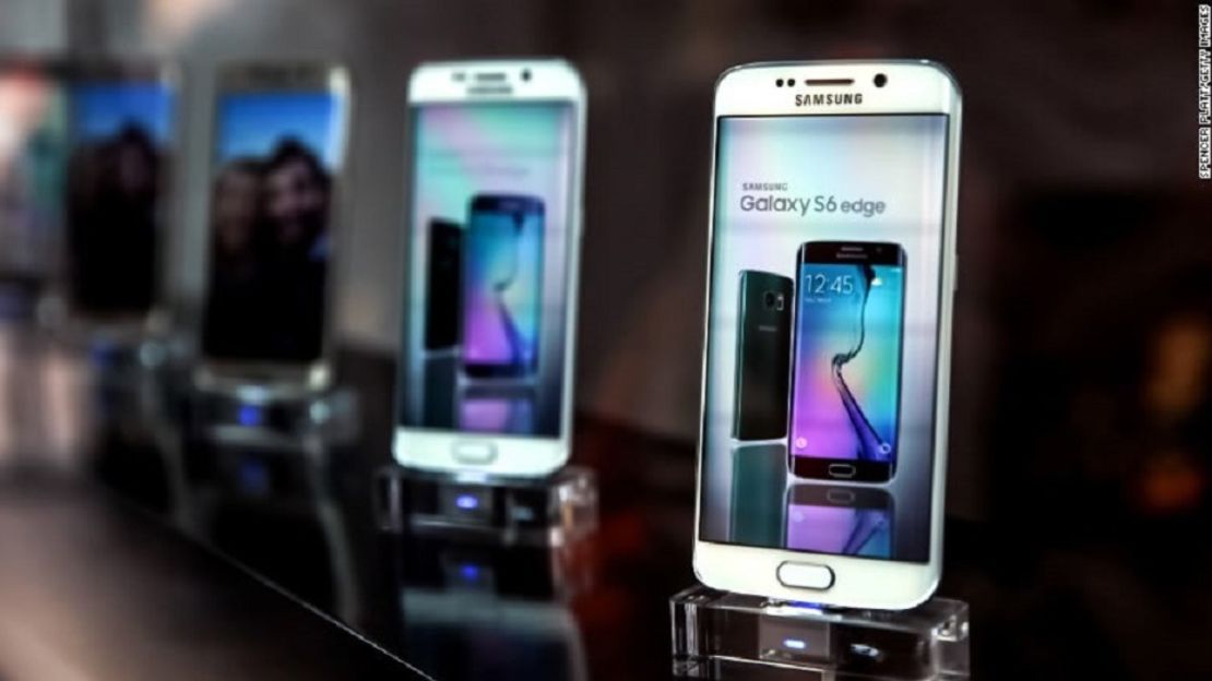 Samsung Galaxy S6 Edge, desde 870 dólares.