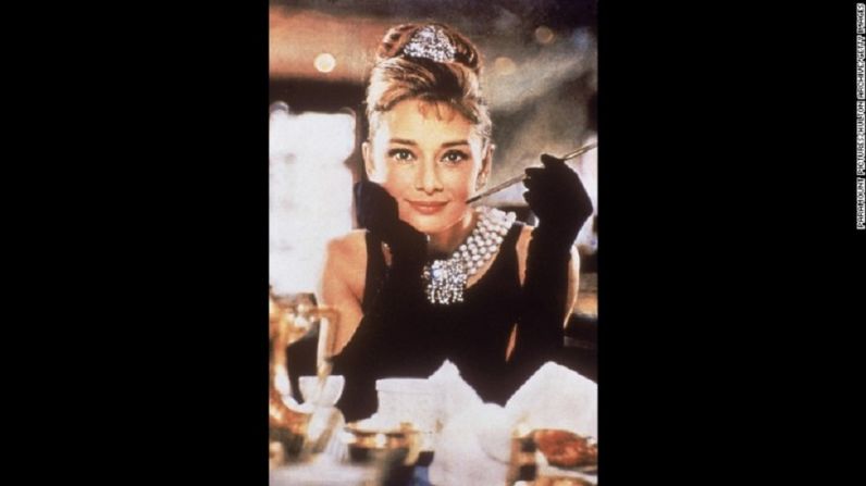 Breakfast at Tiffanny's -- La icónica película protaginizada por Audrey Hepburn, de una joven y hermosa mujer que no busca el amor cuando éste la encuentra a ella. Se estrenará en Amazon Prime y Hulu.