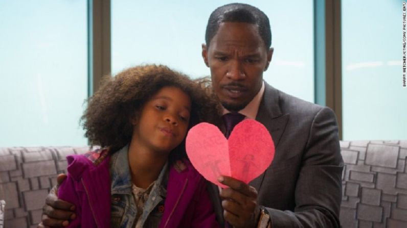 Annie -- Quvenzhané Wallis y Jamie Fox protaginizan un remake musical sobre una niña huérfana se muda con su padre adoptivo rico.