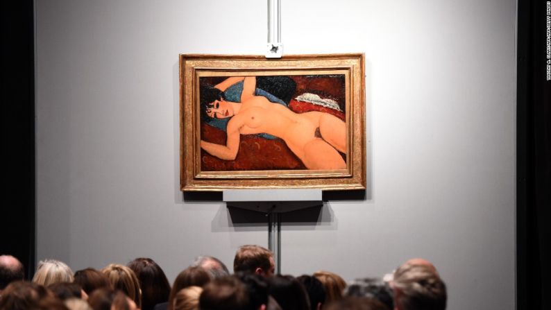 Amedo Modigliani, ‘Nu couché’, (1917.1918). Óleo sobre lienzo – Precio de venta: 170’405.000 dólares – El apetito por el trabajo de Modigliani ya había estado en aumento cuando este singular desnudo salió a la venta. La extraordinaria procedencia de la obra, la literatura y la historia de la exhibición se sumaron a su atractivo, al ayudarla a establecer un nuevo récord para el artista –uno de los precios más altos jamás fijados en una subasta– cuando se vendió en Christie's en noviembre de 2015 a un multimillonario chino que hacía sus ofertas por teléfono.