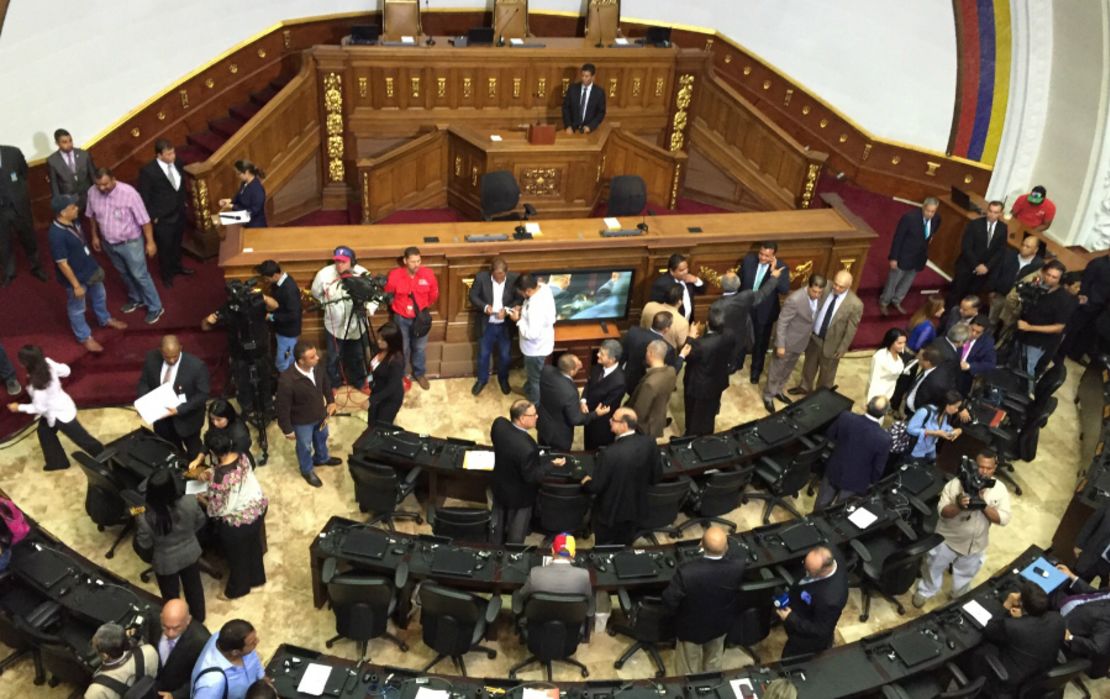 Así se veía el hemiciclo de la Asamblea Nacional de Venezuela minutos antes del ingreso de los nuevos diputados.