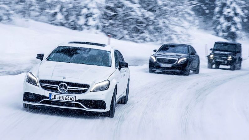 AMG Winter Sporting (Suecia) – La división de alto rendimiento de Mercedes-Benz ofrece una conveniente experiencia de conducción invernal de lujo en su alojamiento privado en Arjeplog, Suecia. Por supuesto que puedes elegir uno de sus famosos autos deportivos sobrealimentados, pero si vas, hacer un giro en el icónico todoterreno G-Wagen proveniente de la milicia es obligatorio.