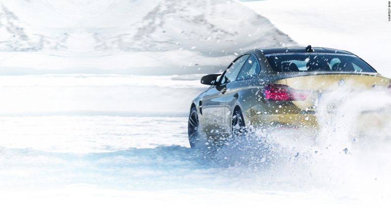 BMW Snow Drift Training (Círculo Polar) – Nadie se atrevería a cuestionar la capacidad de una tracción total BMW en su desempeño en el clima de invierno, pero como cualquier instructor te diría, el conductor tiene que ser igual de competente. El programa de BMW puede no ser tan atractivo como algunos, pero no hay duda de que saldrás equipado para hacerle frente a cualquier cosa que la madre naturaleza te pueda presentar.