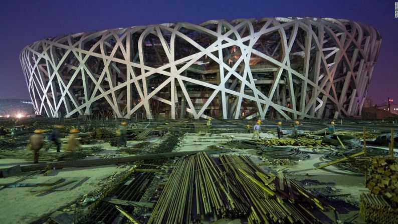 Iwan Baan/Herzog & de Meuron y Ai Weiwei - Iwan Baan ha desarrollado fuertes relaciones con varios de los principales arquitectos de la actualidad. Él grabó la construcción del Estadio Nacional de Beijing, más conocido como el Nido del Pájaro, por Herzog & de Meuron en colaboración con el artista Ai Weiwei.