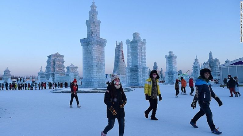 Edición no. 32 del Festival de Hielo de Harbin – El Festival Internacional de Nieve y Hielo de Harbin de 2016, el cual presenta esculturas increíbles, abrió oficialmente sus heladas puertas el 5 de enero.