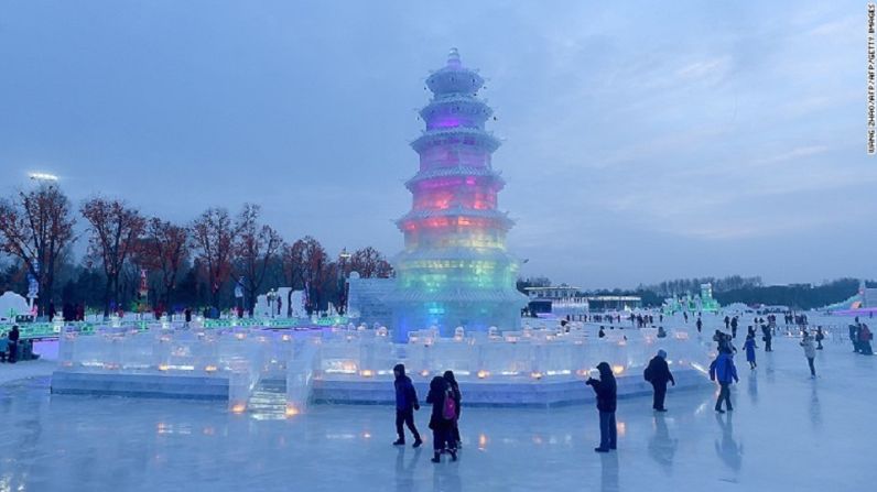 Noreste de China – El evento anual, el cual se lleva a cabo hasta finales de febrero dependiendo de las condiciones climáticas, se celebra en la provincia de Heilongjiang al noreste de China.