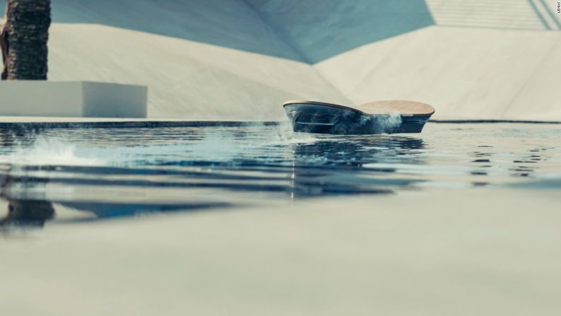 A principios del año pasado, Lexus también debutó una 'hoverboard' real.