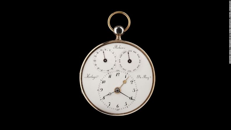 Reloj de bolsillo con día, fecha, ecuación del tiempo, Robert Robin, París, data del año 1770 — La diferencia entre el verdadero tiempo solar, el cual varía día a día debido a la órbita elíptica de la Tierra y de la ubicación del observador, y el tiempo solar promedio. El tiempo promedio, el cual es proporcionado por los relojes, hace caso omiso a estas variaciones diarias y divide el tiempo en horas iguales. La ecuación del tiempo es la cantidad que debe añadirse o restarse para lograr el tiempo solar promedio. Una ecuación del tiempo indica esta diferencia diaria en el tiempo solar. Poseer este tipo de reloj muestra el interés del propietario en complicaciones poco comunes o ciencia de la astronomía.