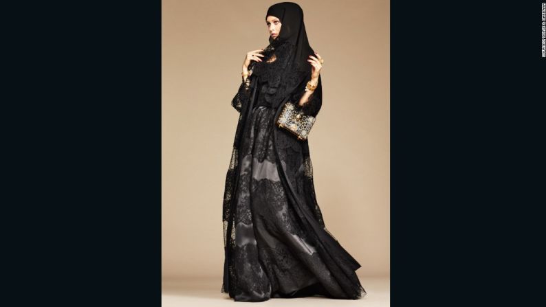 La Colección Abaya: El encanto de Medio Oriente) - La colección fue presentada por primera vez en el sitio web Style.com/Arabia el 3 de enero.