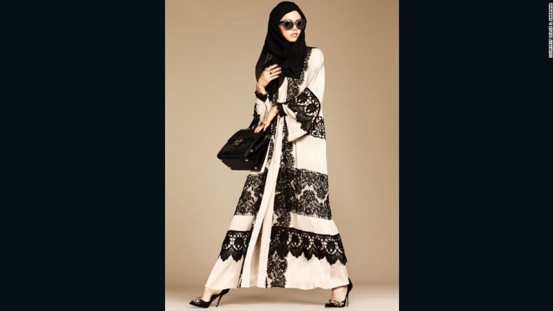 La Colección Abaya: El encanto de Medio Oriente) - Los hiyabs y abayas son prendas comunes usadas ​​en todo el Medio Oriente.