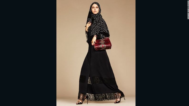 La Colección Abaya: El encanto de Medio Oriente) - Los encajes también ocupan un lugar destacado.