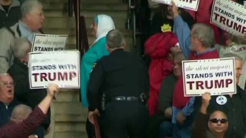 Musulmanes piden que trump se disculpe con mujer con hiyab que fue expulsada de un mitín | cnn