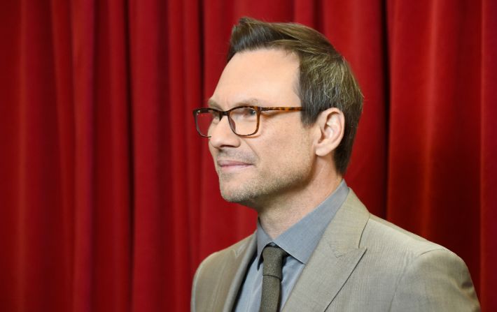 El ganador del Globo de Oro a mejor actor de reparto en una mini-serie o película para televisión fue Christian Slater por Mr. Robot.