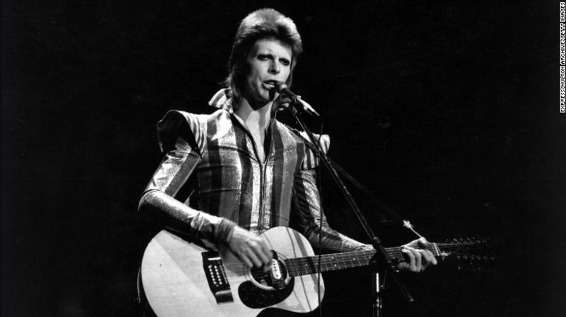 Bowie en su último concierto como Ziggy Stardust en el Hammersmith Odeon en Londres, el 3 de julio de 1973.