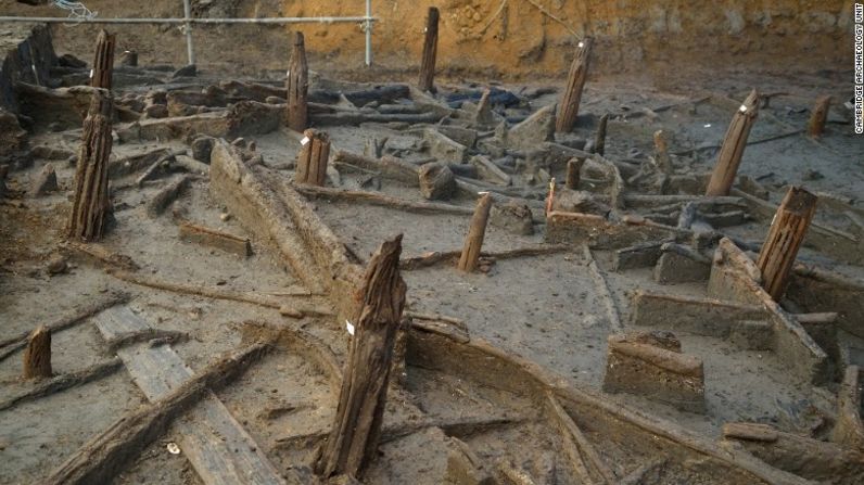 Pilotes de la Edad de Bronce conservados dentro de los sedimentos de los ríos y madera estructural derrumbada.