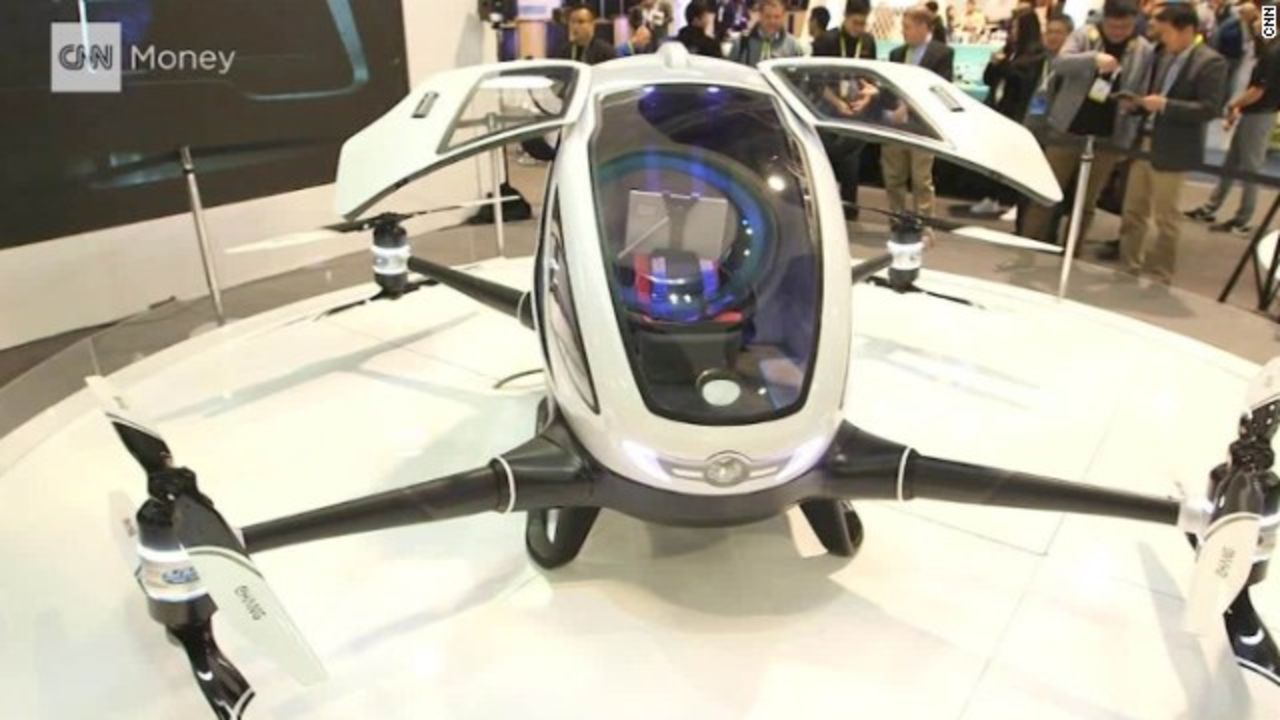 CNNE 247677 - 160113114125-cnnee-pkg-burke-human-drone-ces-00000106-story-top