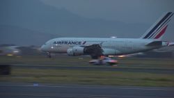 CNNE 247699 - 160113152114-cnnee-vo-airbus-a380-france-airplane-00001408-exlarge-169