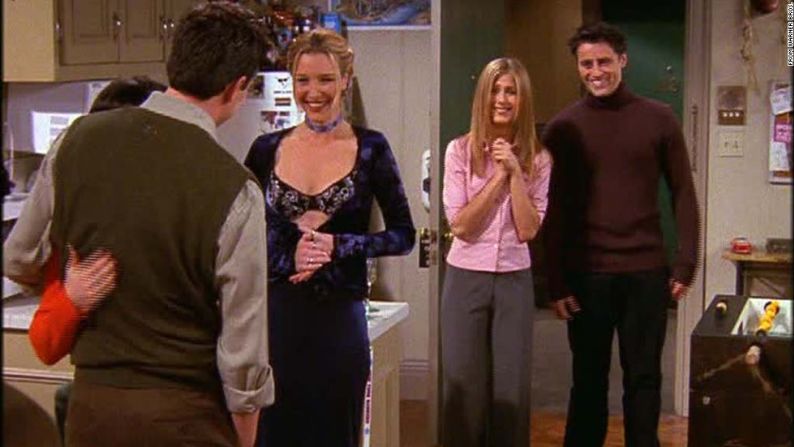 "Monica y Chandler quedan al descubierto". Entre lo más emocionantes de la temporada 5 fue la relación secreta de Mónica y Chandler y cómo lo descubrieron.