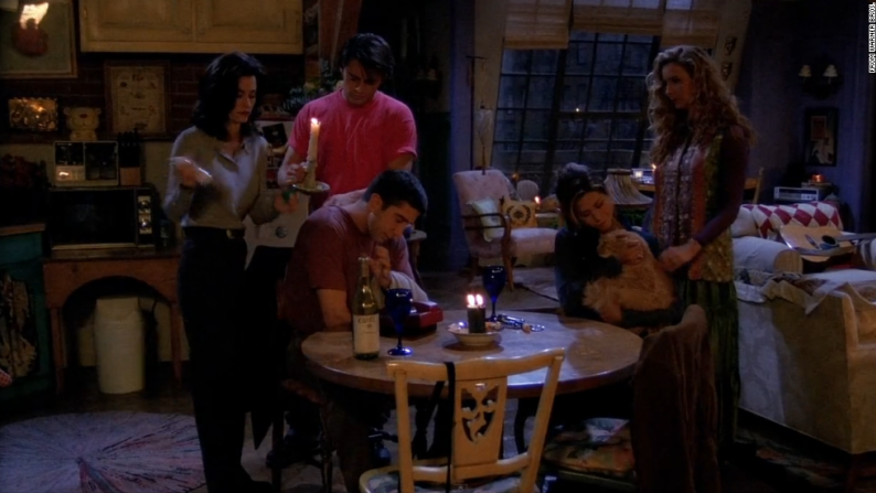 "Un apagón en Nueva York". Un favorito de la temporada 1, cuando todos los amigos, excepto 'Chandler', se reunen en el departamento de Monica y Rachel.