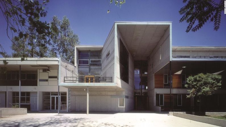 Alejandro Aravena es el ganador del "Premio Nobel" de arquitectura, el Premio Pritzker. Estos son algunos de sus grandiosos diseños.