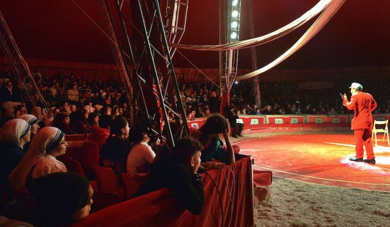 Un miembro del Rony Roller Circus se presenta durante el acto especial ofrecido por el papa Francisco el pasado 14 de enero de 2016.