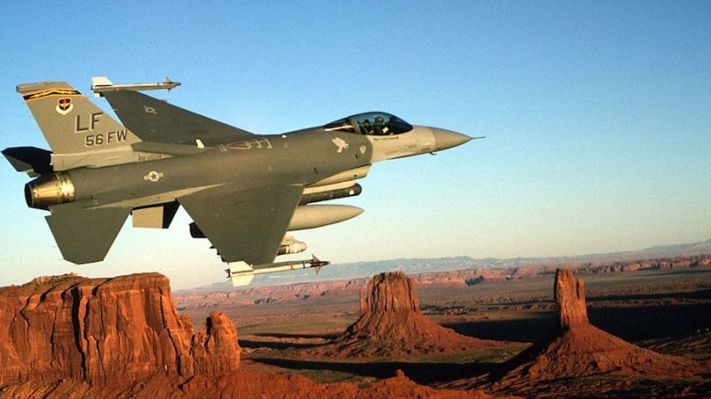 Hallan restos humanos en el lugar del accidente de un f-16 en arizona | cnn
