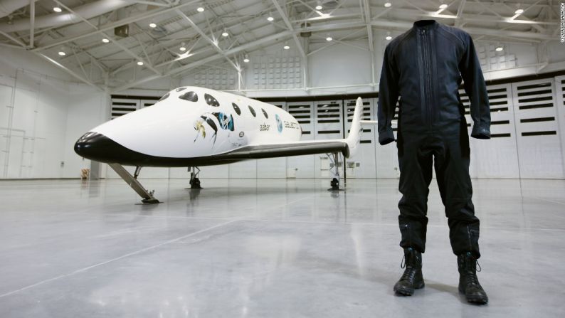 La marca de moda Y-3 –una colaboración entre Adidas y el diseñador japonés Yohji Yamamoto– une fuerzas con Virgin Galactic, la empresa de vuelos espaciales de Virgin Group, para crear su colección de trajes espaciales.