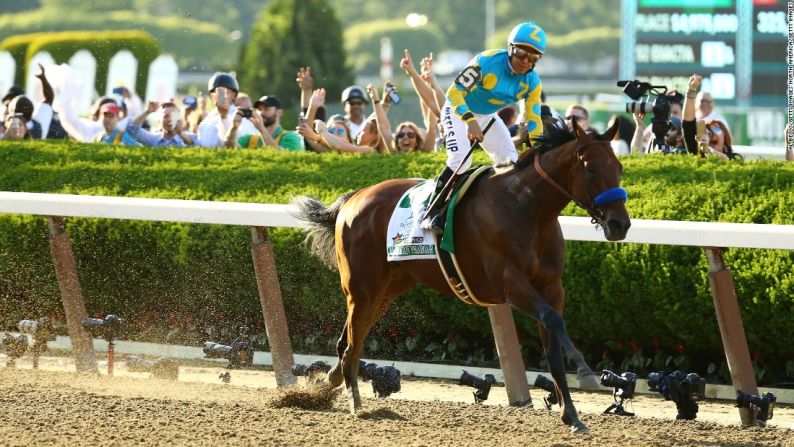 "Había mucha presión para todos los demás este año, pero no para mí... todo se trataba de la confianza que tengo en American Pharoah", le dijo Espinoza a CNN. "Siempre creí que si podía ganar el Kentucky Derby estaría en velocidad de crucero durante los siguientes dos derby... y eso es lo que sucedió".