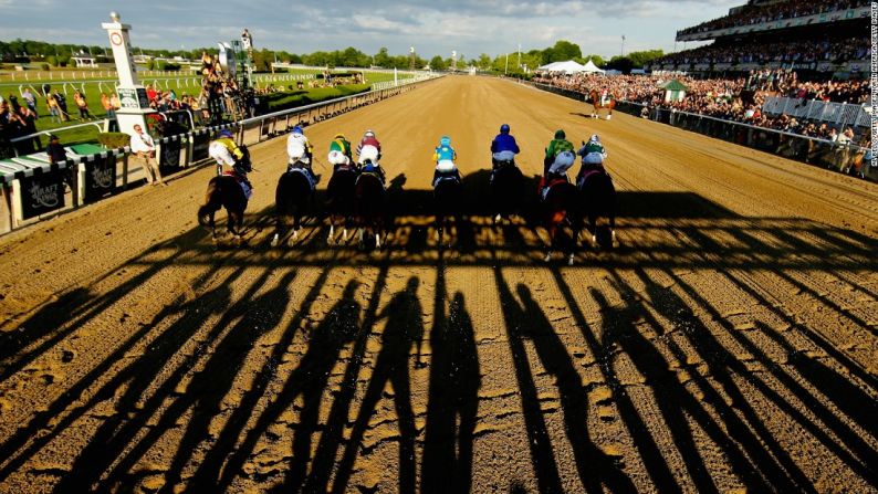 6 DE JUNIO DE 2015: Los riesgos no podrían ser mayores para American Pharoah mientras se puertas se abren para iniciar el Belmont Stakes en Elmont, Nueva York.