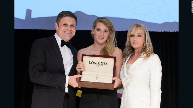 Su éxito fue reconocido en los premios FEI de 2015, donde a Mendoza le otorgaron el premio a la "estrella en ascenso" de Longines. La presentación fue realizada por Juan-Carlos Capelli, vicepresidente de Longines y director de mercadeo internacional, y por la actriz de Hollywood Bo Derek.