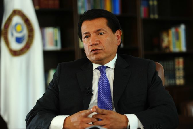 El defensor del pueblo en Colombia fue suspendido por la Procuraduría tras la apertura de una investigación formal en su contra en medio del escándalo por acusaciones de presunto acoso.