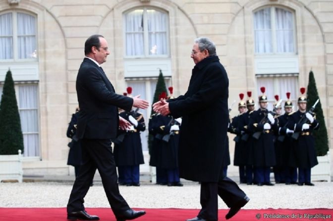 El presidente cubano Raúl Castro se reunió su homólogo francés Francois Hollande en el Palacio del Eliseo, el 1 de febrero de 2016.