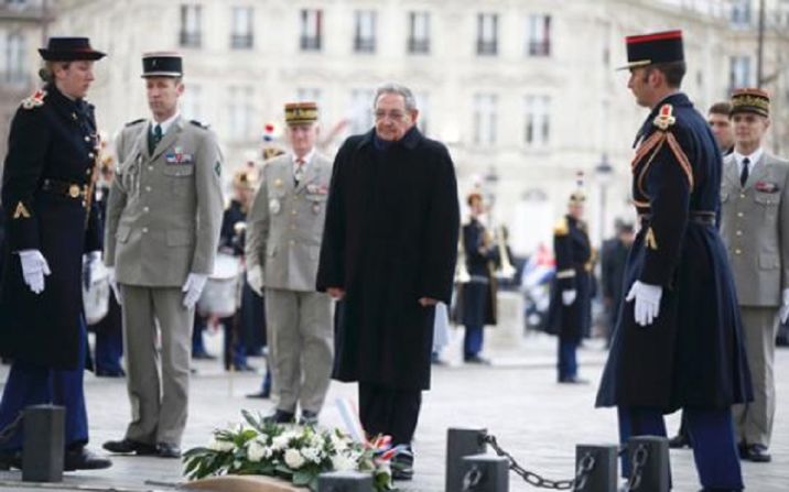 El presidente cubano Raúl Castro se reunió su homólogo francés Francois Hollande en el Palacio del Eliseo, el 1 de febrero de 2016.