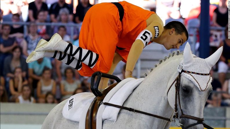 "La parte más importante del volteo es estar junto con tu caballo y trabajar juntos, pero la confianza en ti mismo también es importante", dice.