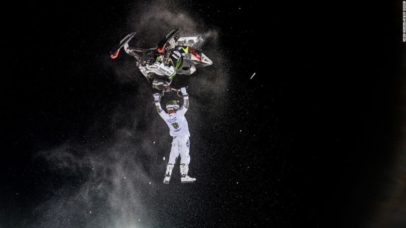 Heath Frisby realiza un truco en su moto de nieve durante los Juegos X de Invierno el viernes 29 de enero. Ganó plata en la disciplina de estilo libre, en Aspen, Colorado.