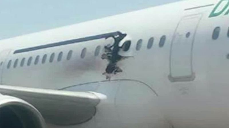Dos trabajadores del aeropuerto detenidos por bomba en el avión somalí | cnn