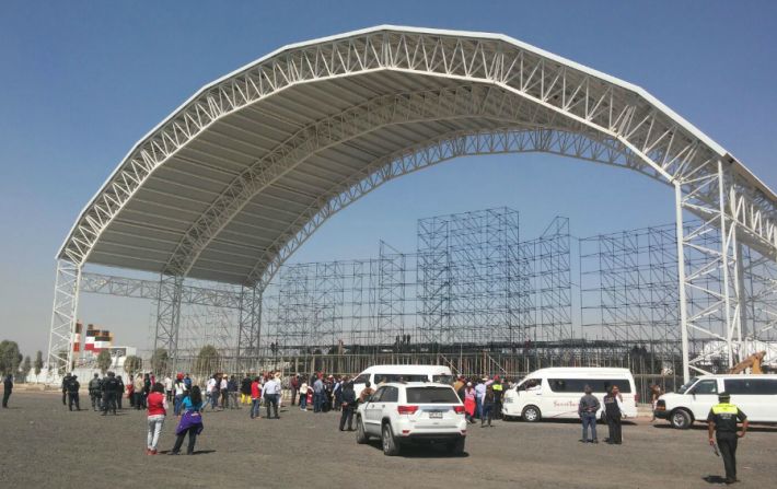 El escenario que recibirá a Francisco en Ecatepec.