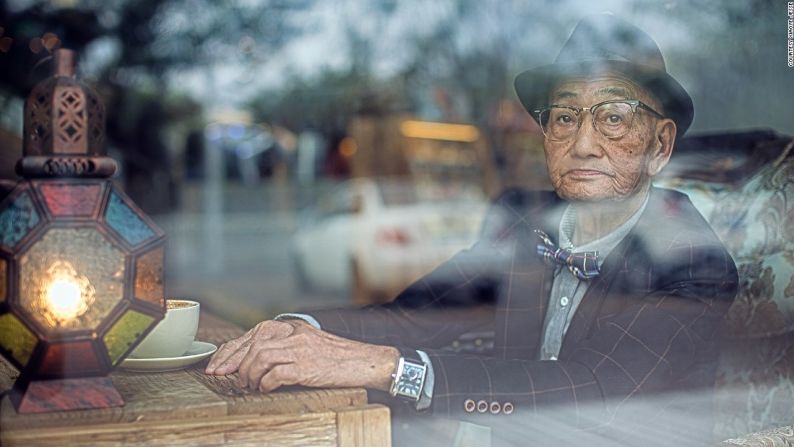 Su nieto, Ding Guoliang, quien prefiere que le llamen Jesse, dijo a CNN que las fotos eran tanto un homenaje para su abuelo como también una manera de aumentar la conciencia sobre el cuidado de los ancianos.