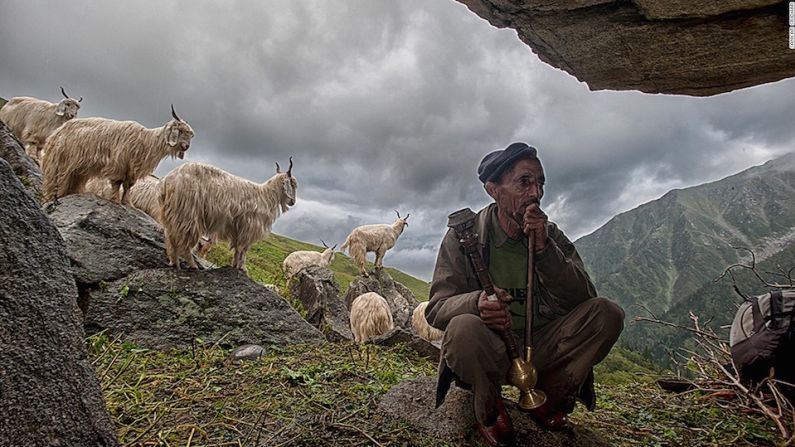 Un pastor de Bara Bangal, la aldea más remota del mundo.