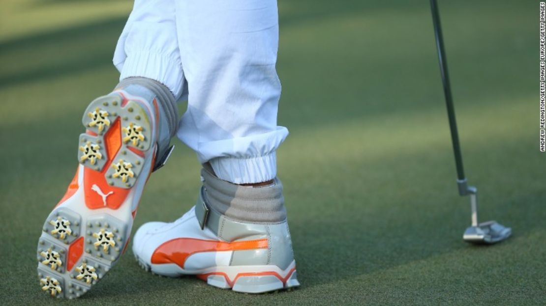 Los tenis altos de Fowler llevaron la moda del golf hacia una nueva era en Abu Dhabi.