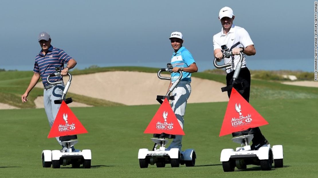 Spieth (a la izquierda), Fowler y McIlroy (a la derecha) están navegando sobre una ola de éxito en el golf.