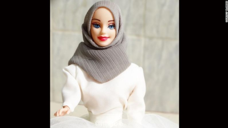 ¿Ya conociste a Hijarbie, la prima musulmana que usa hiyab de Barbie? Ella es un modelo de conducta alternativa para las chicas jóvenes, creada por la estudiante de medicina en Nigeria, Haneefa Adam.