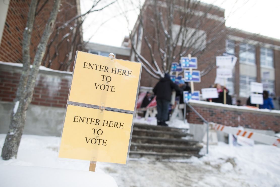 Los puestos de votación se abrieron muy temprano este martes en Nueva Hampshire.