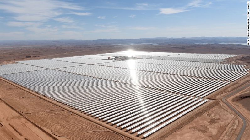 Una nueva planta de energía solar concentrada en Marruecos será la más grande del mundo cuando esté terminada. Podrá producir suficiente energía para abastecer a más de un millón de hogares en 2018, y esto también reduciría las emisiones de carbono por un aproximado de 760.000 toneladas por año.