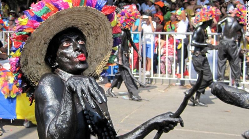 Tradición local. Uno de los personajes más controvertidos del Carnaval es el "Son de Negro", una figura de liberación, según la tradición local.