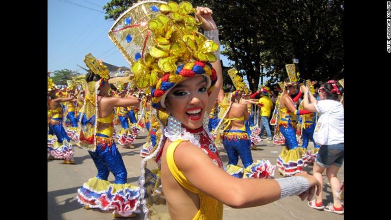 Este no es Río, mi vida. Es el Gran Desfile del Carnaval de Barranquilla, uno de los festivales más importantes de Colombia.