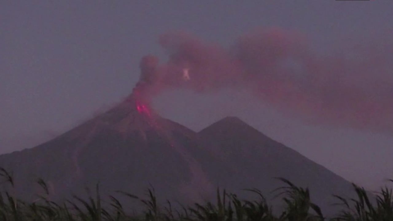 CNNE 255613 - 160210170130-cnnee-nat-volcan-del-fuego-guatemala-00004320