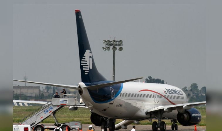 Aeroméxico informó este jueves a través de un comunicado que decidió suspender sus vuelos de forma indefinida desde y hacia Caracas: “Debido al complejo entorno económico que impera en el país" La aerolínea más grande de México operaba hace casi cinco años entre la capital venezolana y Ciudad de México.